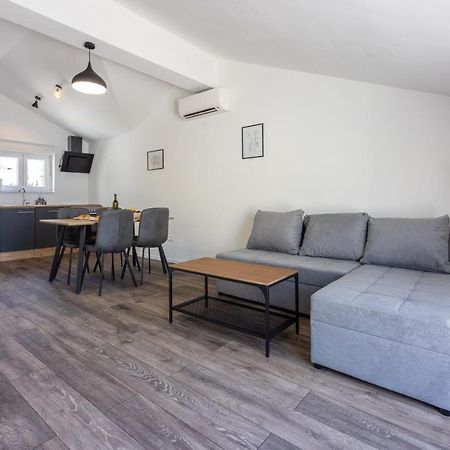 Luxury Apartments Lovorka 3 & 4***/**** Selce Esterno foto