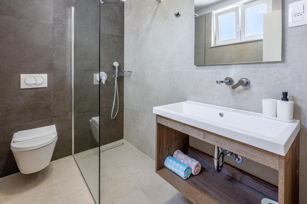 Luxury Apartments Lovorka 3 & 4***/**** Selce Esterno foto