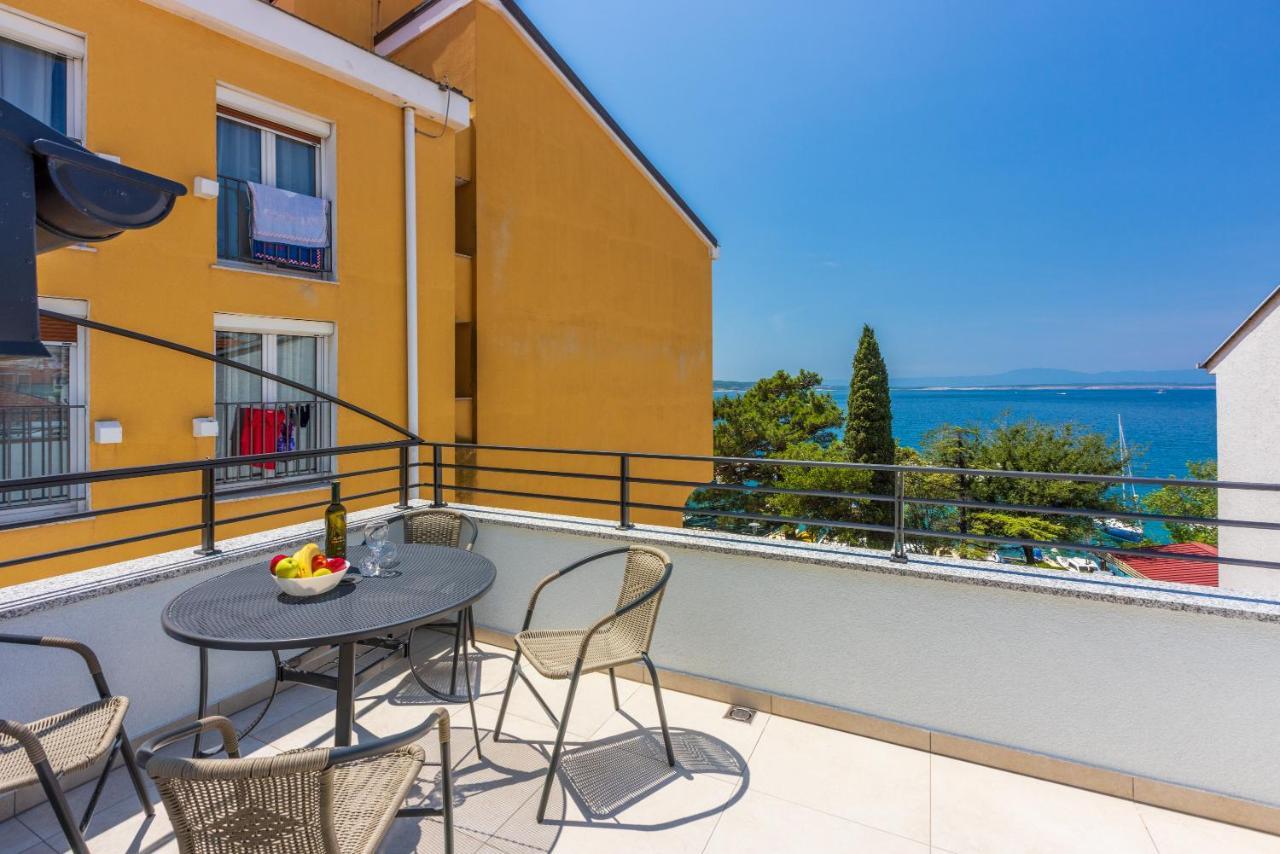 Luxury Apartments Lovorka 3 & 4***/**** Selce Esterno foto