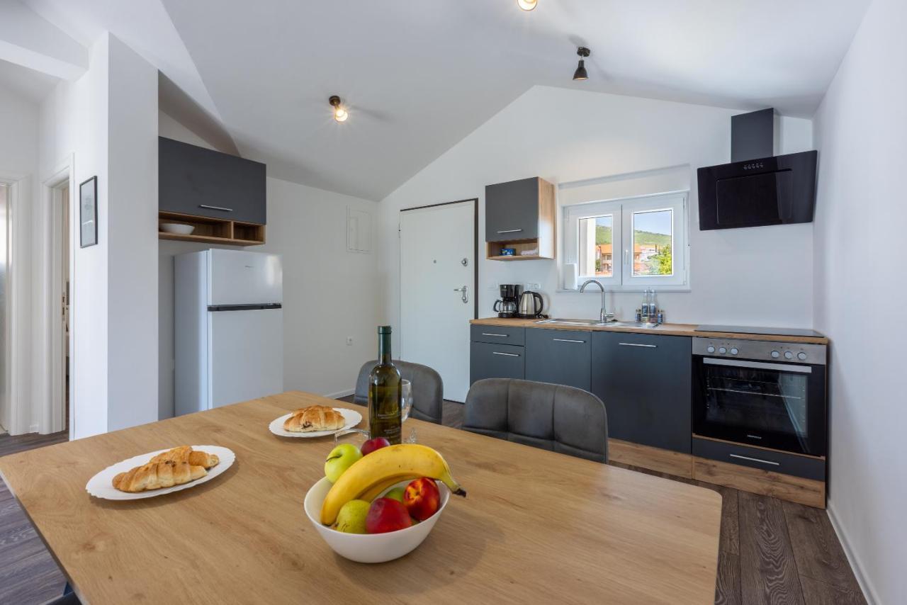 Luxury Apartments Lovorka 3 & 4***/**** Selce Esterno foto