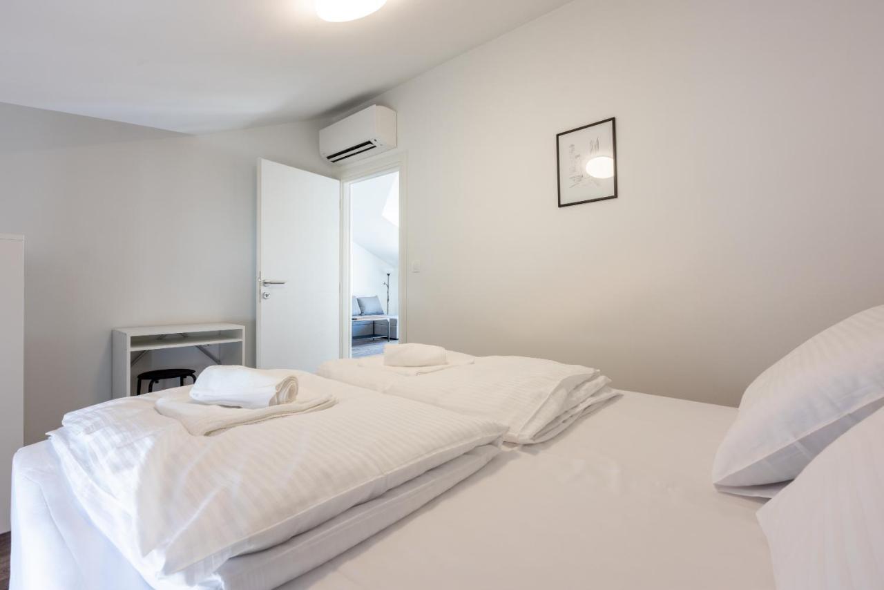 Luxury Apartments Lovorka 3 & 4***/**** Selce Esterno foto