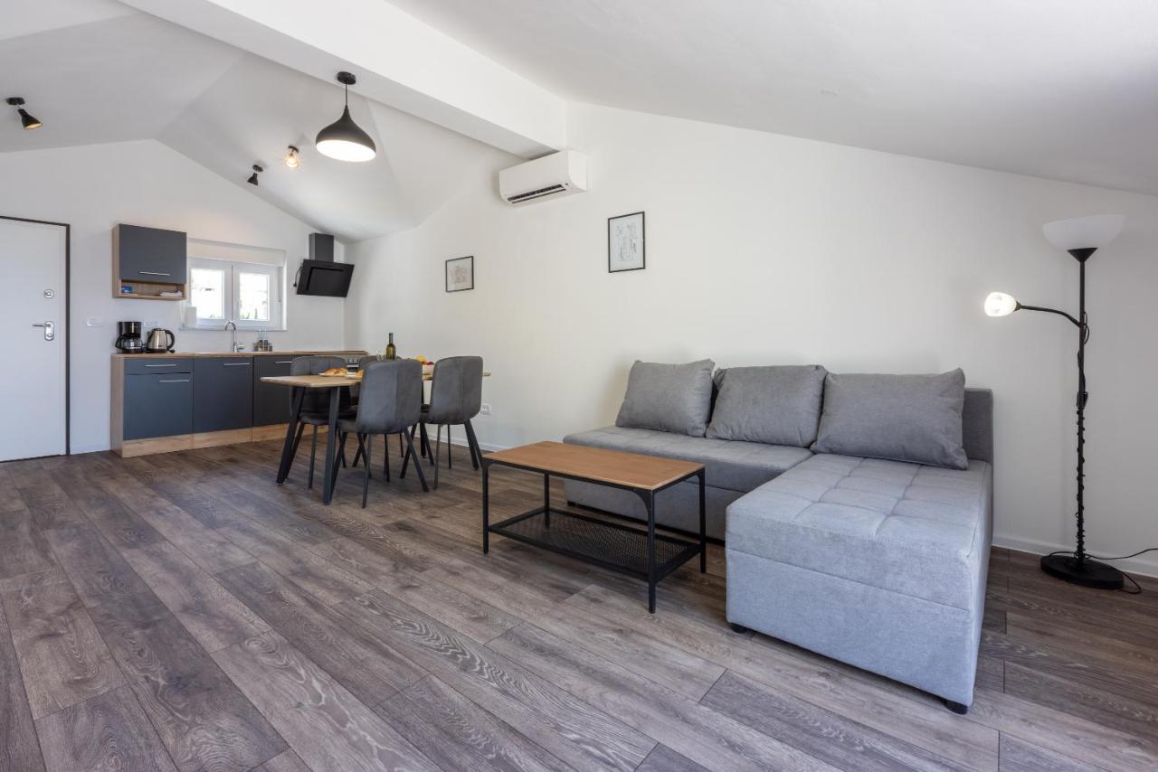 Luxury Apartments Lovorka 3 & 4***/**** Selce Esterno foto