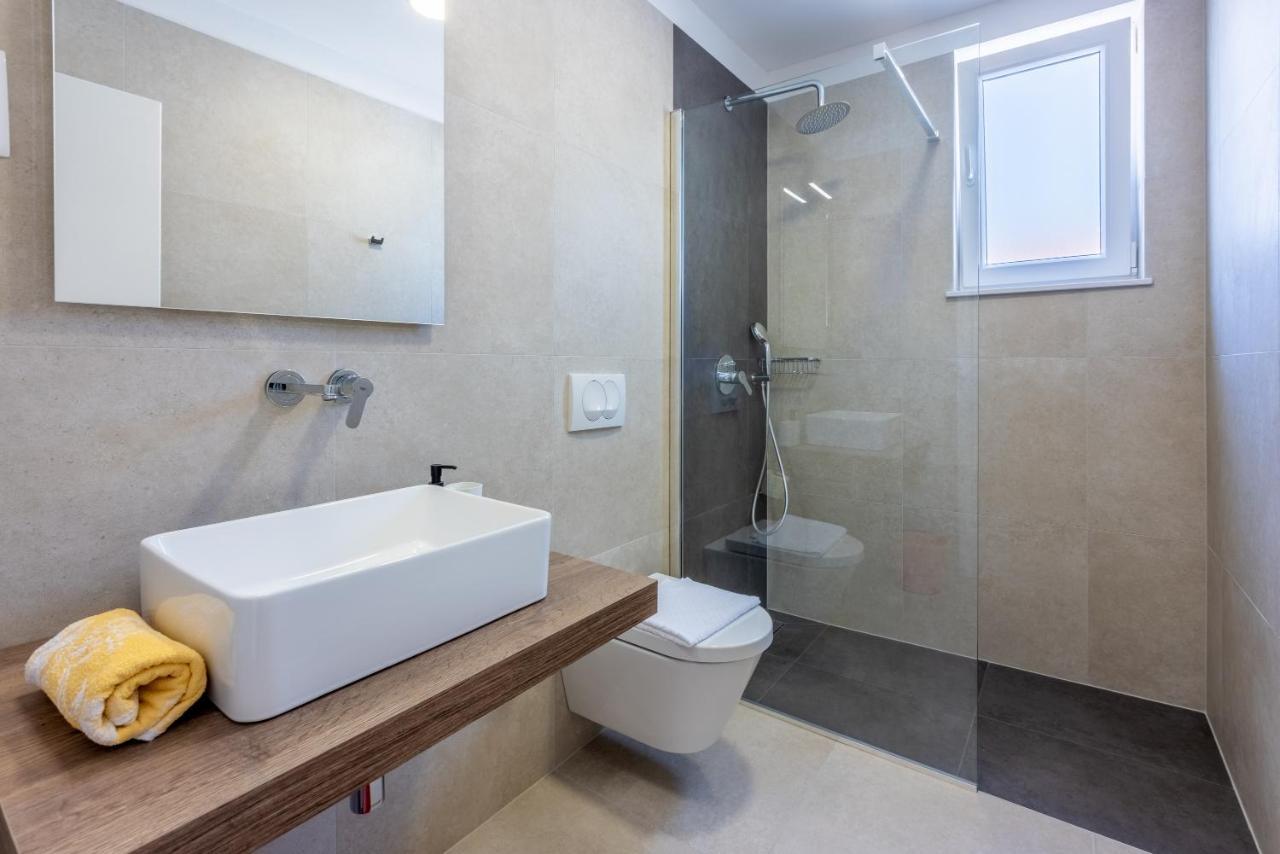 Luxury Apartments Lovorka 3 & 4***/**** Selce Esterno foto