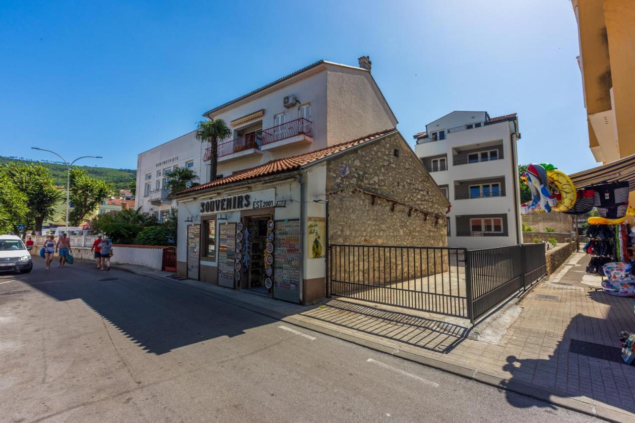 Luxury Apartments Lovorka 3 & 4***/**** Selce Esterno foto