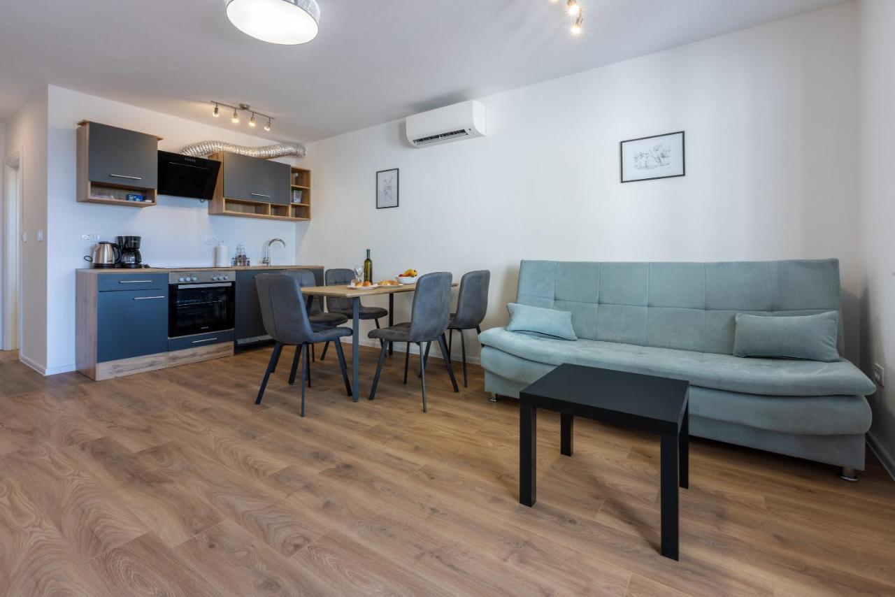 Luxury Apartments Lovorka 3 & 4***/**** Selce Esterno foto
