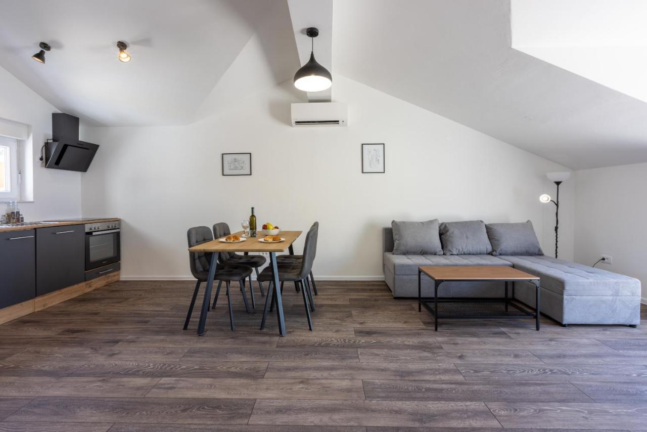Luxury Apartments Lovorka 3 & 4***/**** Selce Esterno foto