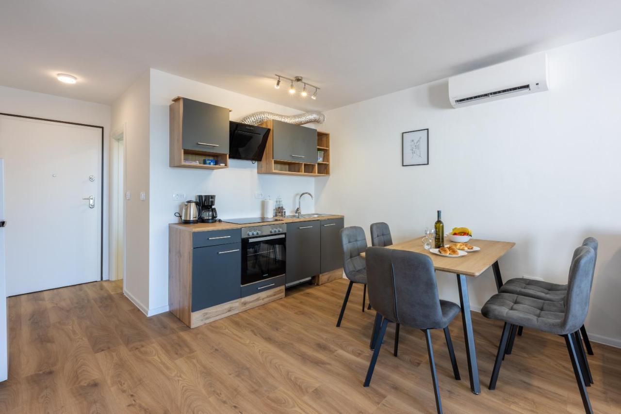 Luxury Apartments Lovorka 3 & 4***/**** Selce Esterno foto